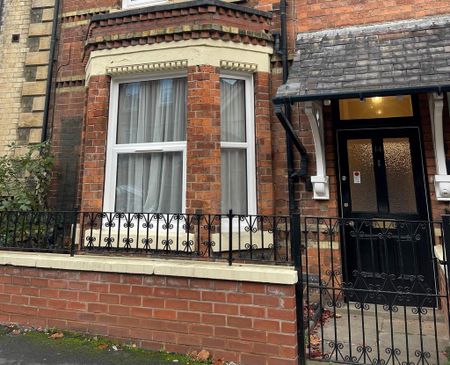 1 bedroom in a house share to rent - Photo 3