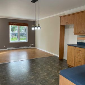 DISPONIBLE 1ER JUIN - CENTRE-VILLE JOLIETTE- SPLENDIDE 4 1-2 SUR 2 ÉTAGES(MAISON DE VILLE) - Photo 2