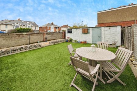 3 bedroom semi-detached house to rent - Photo 5