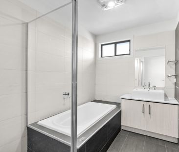 Modern Townhouse Close To Monash University & Chadstone Shopping Ce... - Photo 2