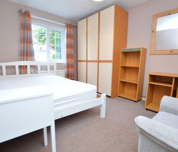 3 bedroom flat to rent - Photo 2