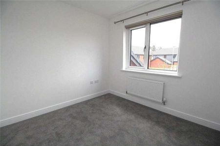Edwards Grove, Bordon, Hampshire, GU35 - Photo 2