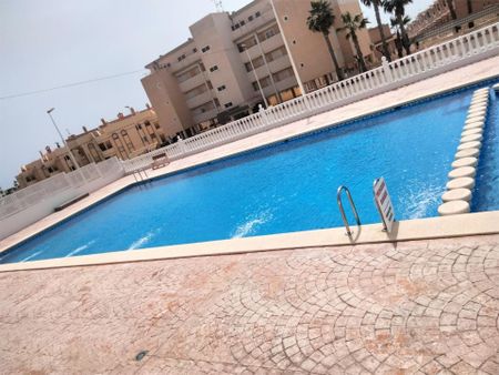 Casa adosada de alquiler en Calle Panamá, 25, Calas Santiago Bernabéu - Photo 2