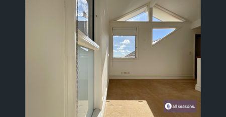 Stylish Family Home, Prized location - Photo 4