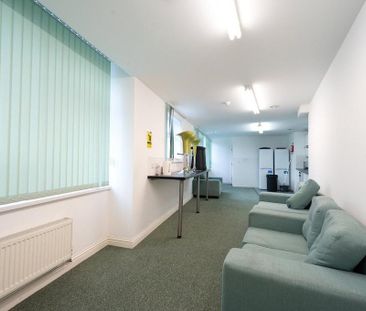 1 bedroom in a house share to rent - Photo 5