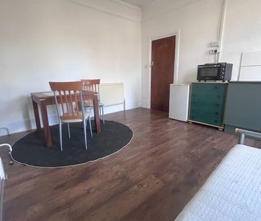 Room in a Shared House, Northfield Road, N16 - Photo 2