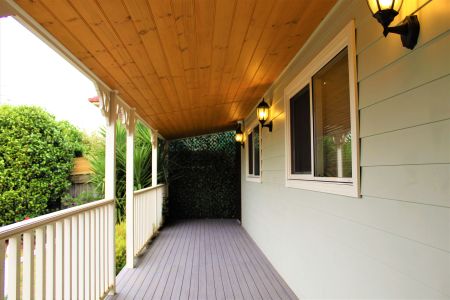 FULLY FURNISHED AND ALL UTILITIES INCLUDED - TOWNHOUSE LIVING IN GREAT LOCATION!!! - Photo 4