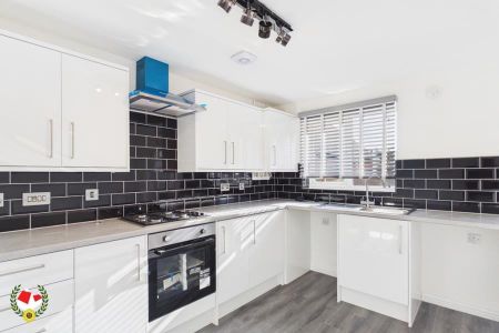 Thatcham Avenue, Kingsway, Gloucester - Photo 5