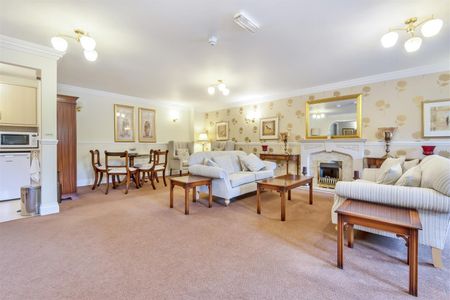 Blenheim Lodge, Amersham - Photo 3