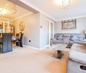 4 bedroom semi-detached house - Photo 1