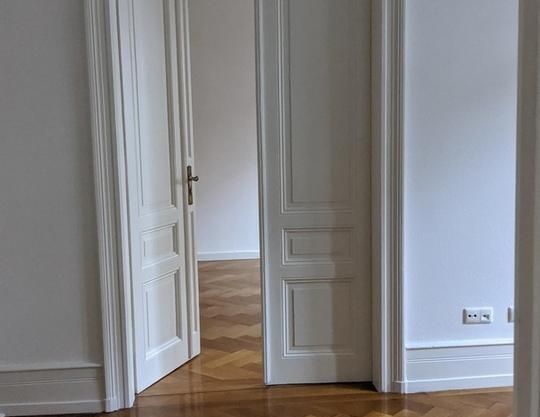 5-Zimmer-Altbauwohnung mit Stuck und Parkett in bester Frankfurter Lage - Foto 1