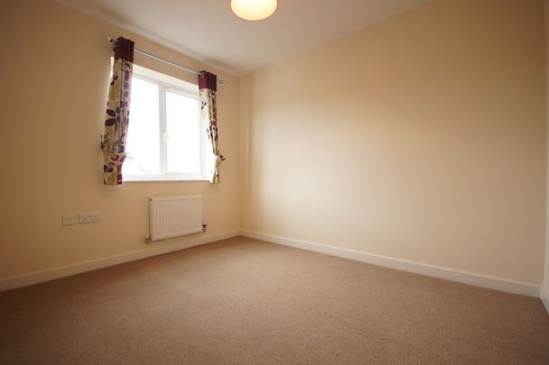 3 bedroom Semi-Detached House to let - Photo 1