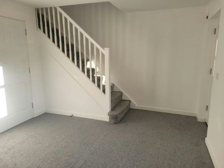 Semi-detached house to rent on - Photo 3