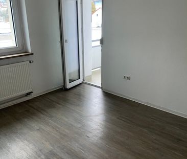 Renovierte 3 - Zimmer Wohnung mit Balkon in Zentrumsnähe - Photo 3