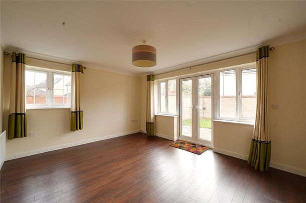 4 bedroom semi-detached house to rent - Photo 1