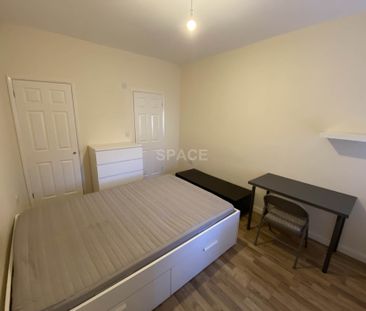 College Road, Reading - Photo 1