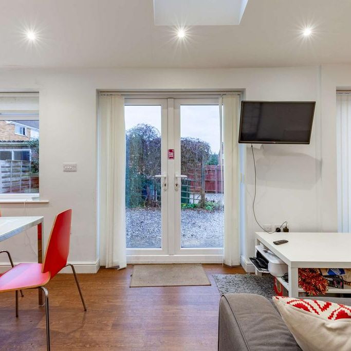 7 bedroom semi-detached house to rent - Photo 1