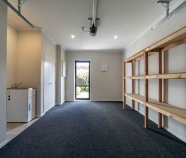 Beautifully Presented Executive Townhouse - Photo 3