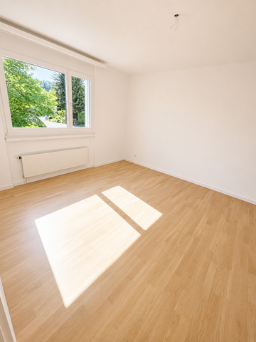 Helle 5.5-Zimmer-Wohnung mit grossem Balkon und Blick ins Grüne - Photo 2