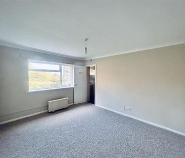 3 bedroom semi-detached bungalow to rent - Photo 5