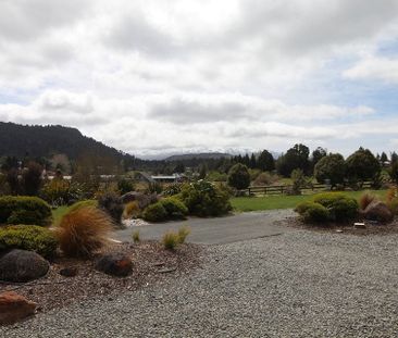 Easy Living on Kanuka Lane - Photo 2