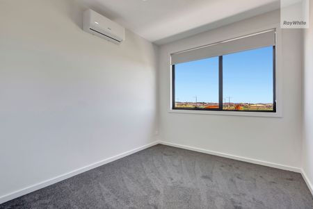 6 Angelina Terrace, Truganina VIC 3029 - Townhouse For Rent | Domain - Photo 4