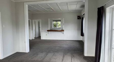 3 bedroom home on large section with loads of room to play and park - Photo 4