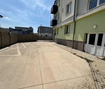 Moderný 2- izbový byt na prenájom v Hlohovci – Fotografia 1