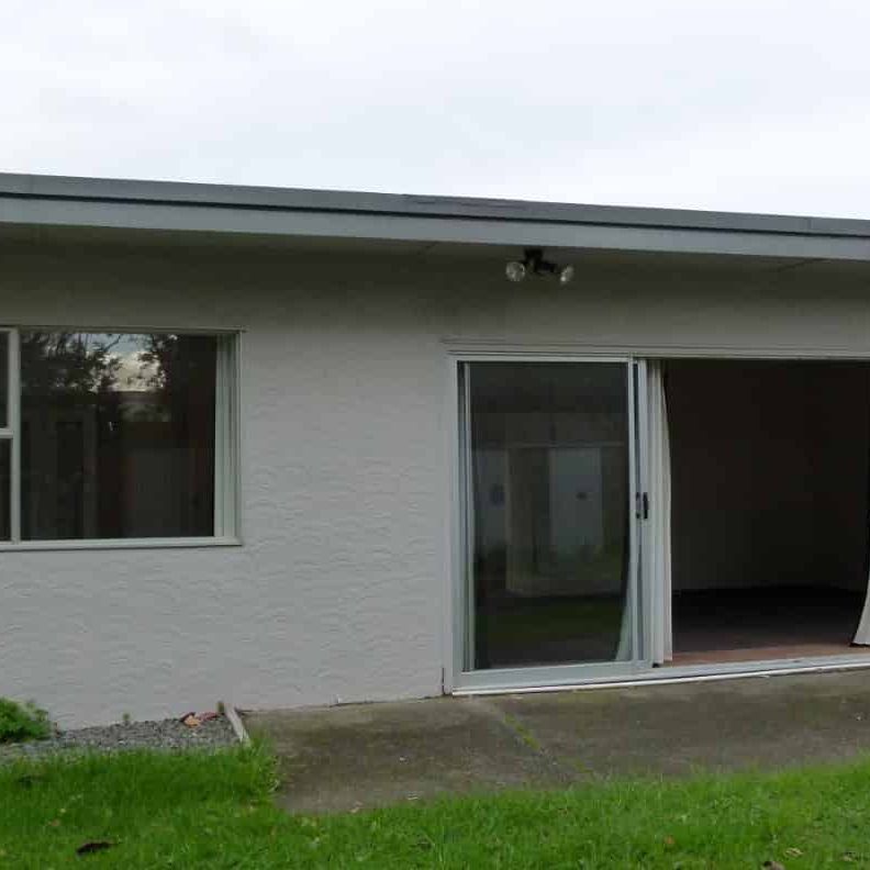 Two Bedroom in Waikanae Beach - Photo 1