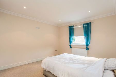 Stroude Road, Virginia Water, GU25 - Photo 2