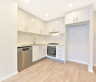 “Modern & Architecturally Designed Apartment in the Heart of Bankst... - Photo 3