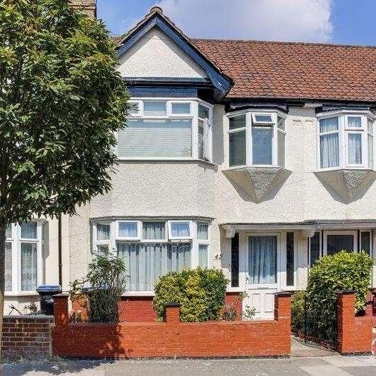 Causeyware Road, Edmonton, N9 - Photo 1