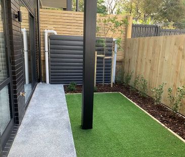 3 bedroom architecturally designed terraced house - Photo 4