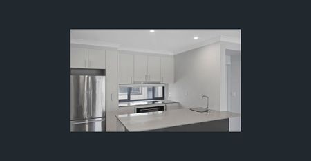 Stunning three level town house - modern, continently located - and still has that homely feel! - Photo 4