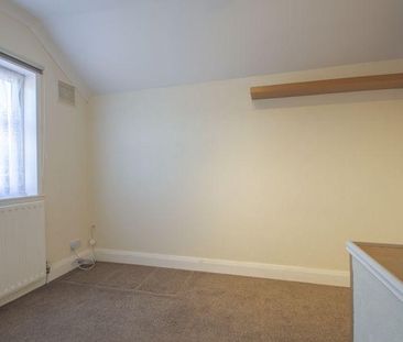 4 bedroom semi-detached house to rent - Photo 3