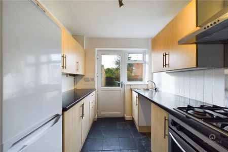 3 bedroom detached house to rent - Photo 3