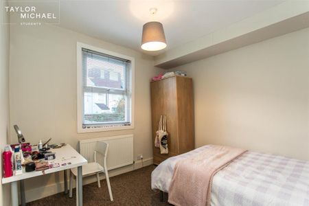 5 bedroom terraced house to rent - Photo 4