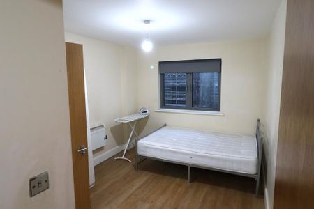 2 bedroom flat to rent - Photo 2