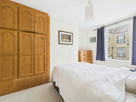 Terraced House to rent on - Photo 3