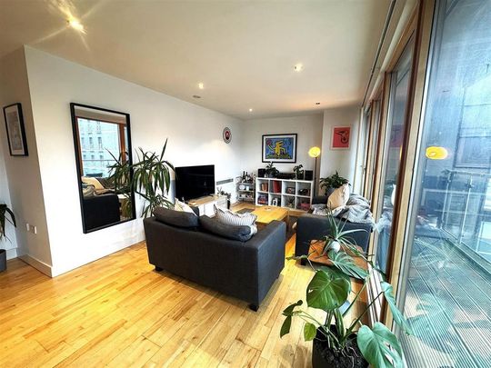 2 bedroom flat to rent - Photo 1