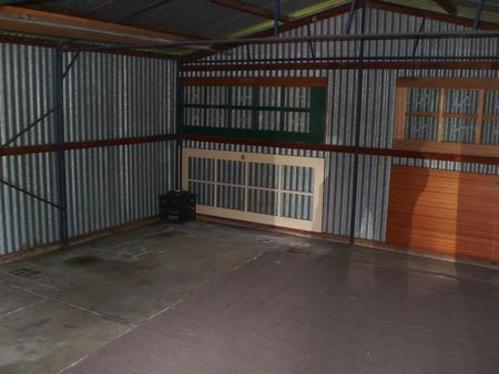 NEAT AND TIDY ONE BEDROOM UNIT IN FANTASTIC LOCATION - Photo 3