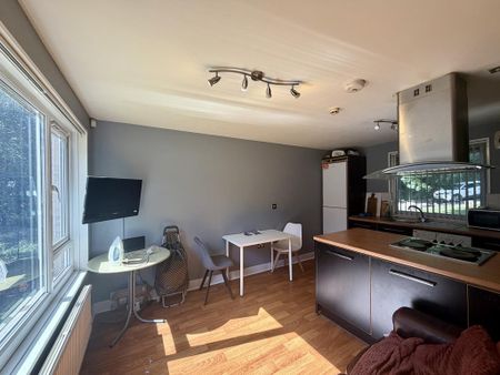 1 bedroom house of multiple occupation to rent - Photo 4