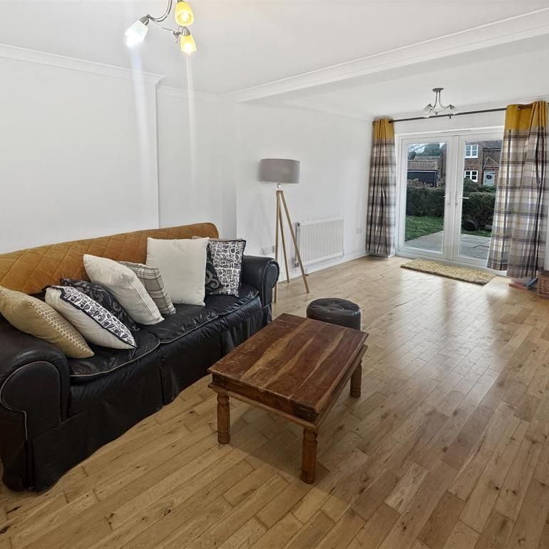 3 bedroom semi-detached house to rent - Photo 1