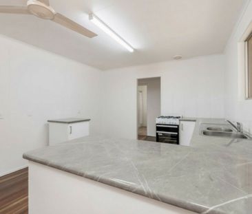 SPACIOUS, LIGHT-FILLED & MOVE-IN READY � COMFORTABLE KALKIE LIVING - Photo 5