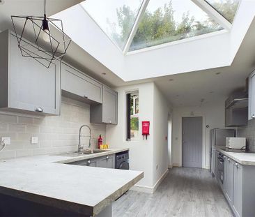 1 bedroom in a house share to rent - Photo 2