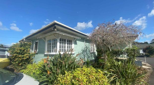 Spacious living near the CBD - Photo 1