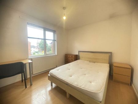 6 bed Semi-Detached House for Rent - Photo 4