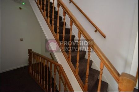 5 Bedroom Houses to Rent in Leeds - Photo 4