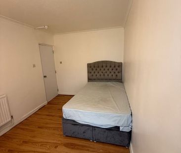 Room in a Shared Flat, Dellow Street, E1 - Photo 1