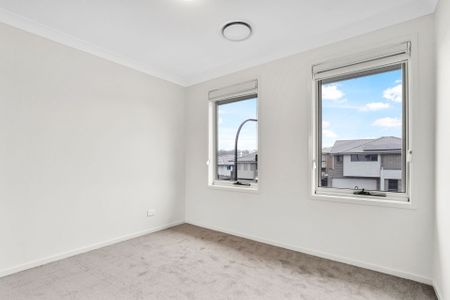 Modern & Sophisticated Home - Photo 5